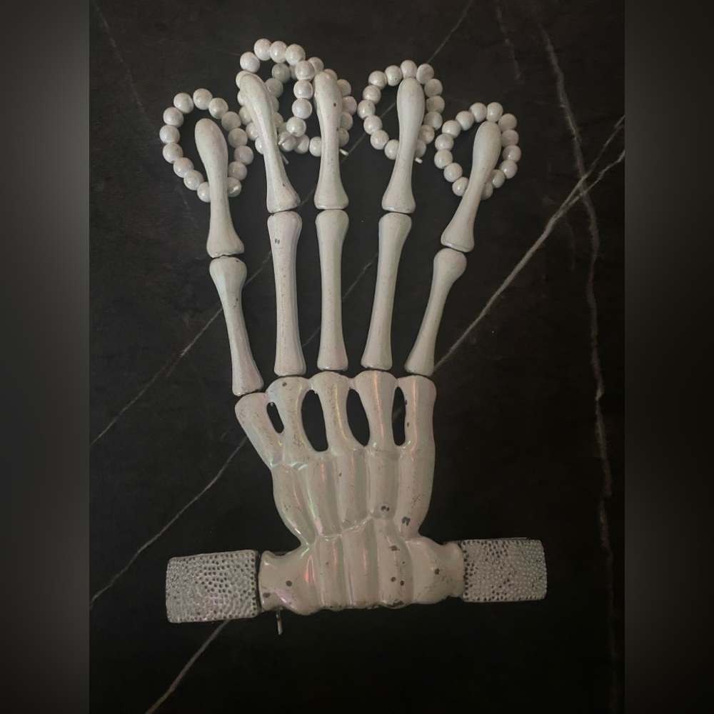 Metal Skeleton Hand Bracelet & Rings - Picture 4 of 5